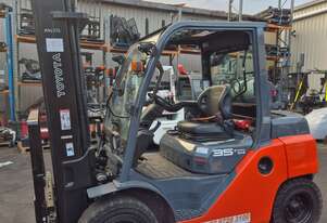 ACTIVE FORKLIFTS - 3.5 Ton Toyota Forklift | 4.5m Height | LPG | Side Shift included!