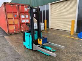 Power Stacker Forklift - picture0' - Click to enlarge