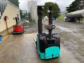 Power Stacker Forklift - picture1' - Click to enlarge