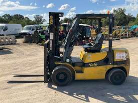 2010 Yale GDP35TK Forklift Container Mast - picture2' - Click to enlarge