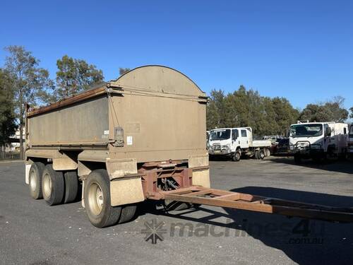 1989 Borcat Tri Axle Dog Trailer