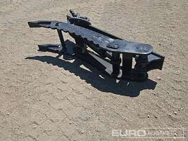 Unused GIYI Hydraulic Thumb Clamp to suit 3T Excavator  - picture0' - Click to enlarge