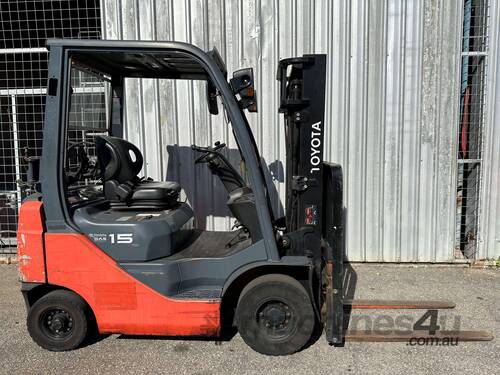 caption Toyota 1500kg LPG Forklift With 2 Stage Mast And Sideshift