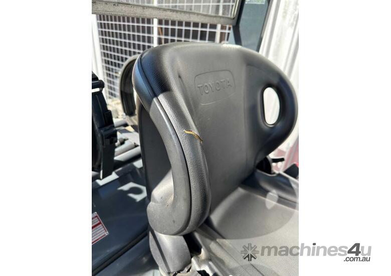 caption Toyota 1500kg LPG Forklift With 2 Stage Mast And Sideshift