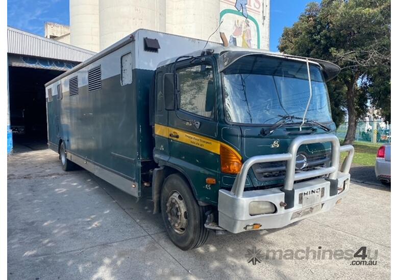 caption 2006 Hino GH1J Series Horse Transport Truck with Ramp - Melbourne
