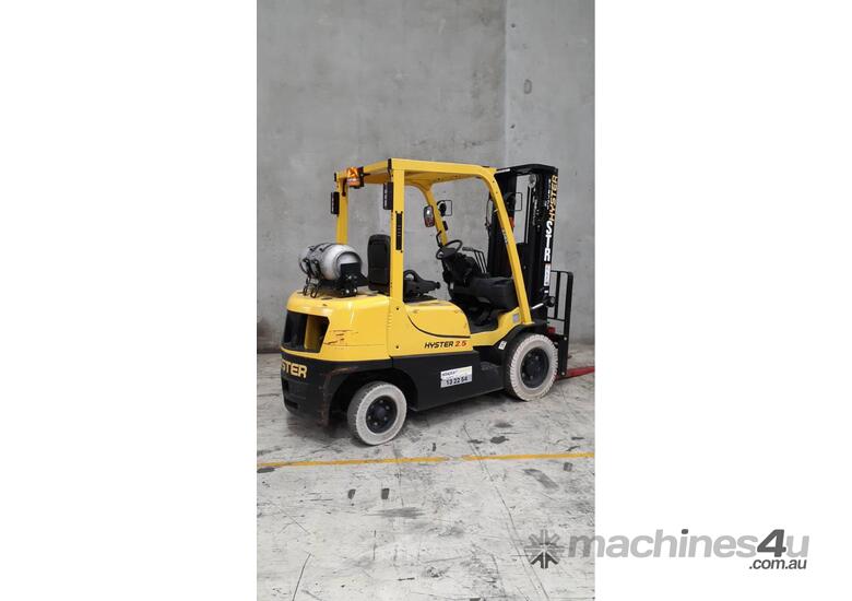 caption HYSTER H2.5XT Counterbalance Forklift (Ex Demo)