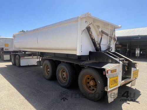 caption 2008 Howard Porter HP-DT415 Tri Axle Side Tipper