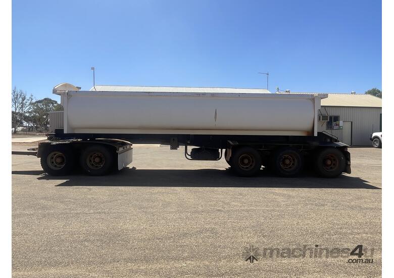 caption 2008 Howard Porter HP-DT415 Tri Axle Side Tipper