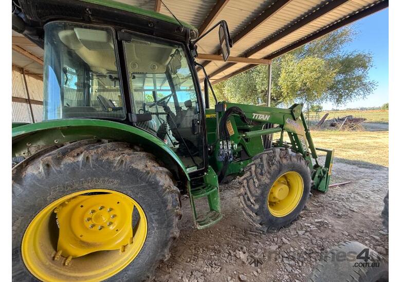 caption John Deere 5093 E Tractor