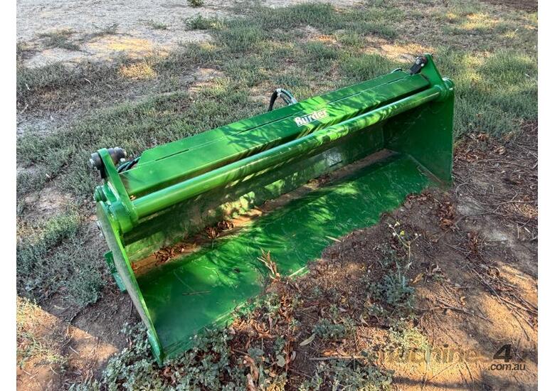 caption John Deere 5093 E Tractor