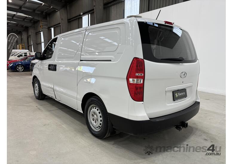 caption 2017 Hyundai iLoad Van (Diesel) (Auto)