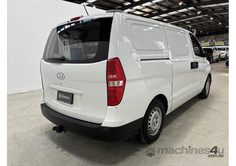 caption 2017 Hyundai iLoad Van (Diesel) (Auto)