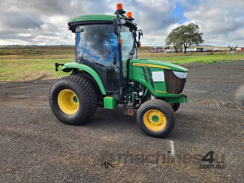 caption 2014 John Deere 4066R (2WD)