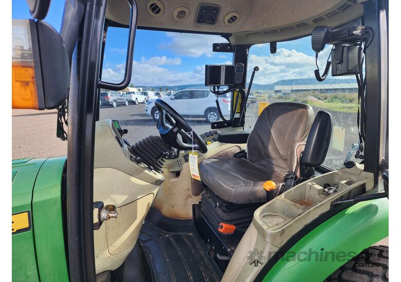 caption 2014 John Deere 4066R (2WD)