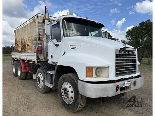 caption 2007 MACK METROLINER TRAY TRUCK