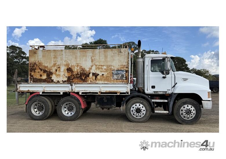 caption 2007 MACK METROLINER TRAY TRUCK