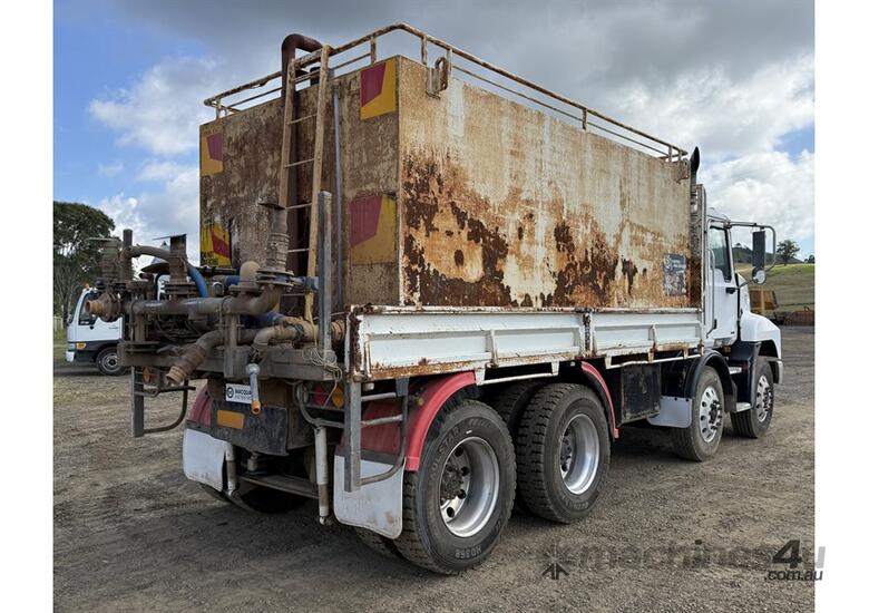 caption 2007 MACK METROLINER TRAY TRUCK