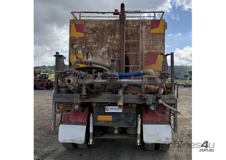 caption 2007 MACK METROLINER TRAY TRUCK