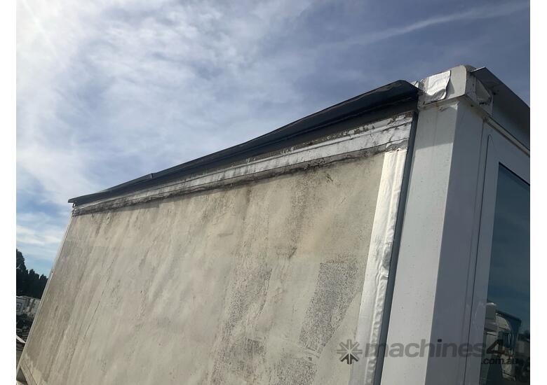 caption 2011 Unbranded Dual Axle Enclosed Trailer
