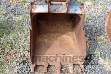 Excavator digging bucket