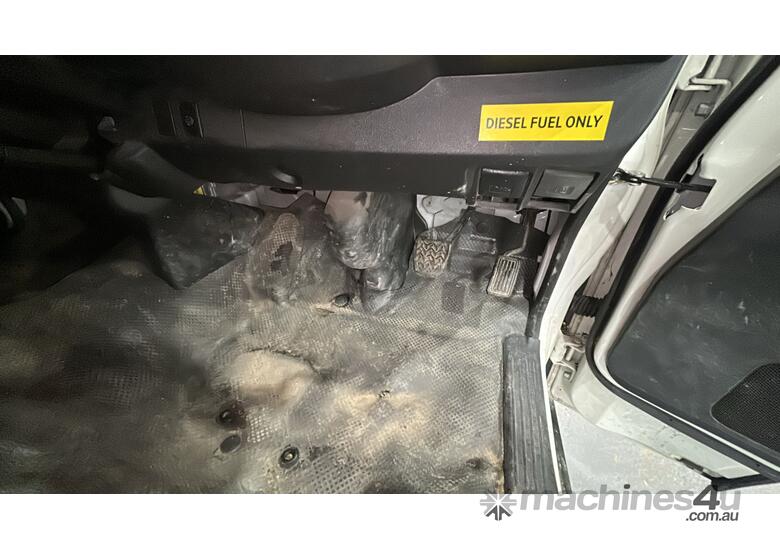 caption 2017 Toyota Hiace LWB (4x2) Diesel Van (MY16)