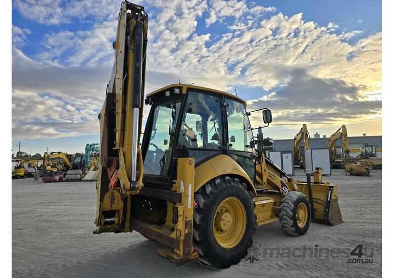 caption 2010 Caterpillar 432E
