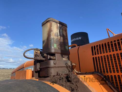 caption 2018 Doosan DL420 Articulated Wheel Loader