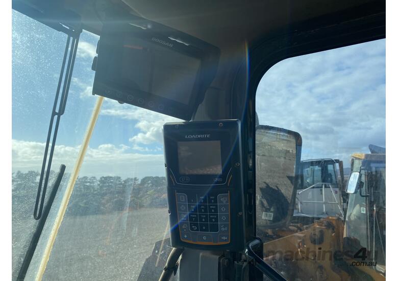 caption 2018 Doosan DL420 Articulated Wheel Loader