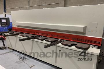 *   Durma 4 m x 10 mm Variable rake Hydraulic Guillotine * *   Durma 4 m x 10 mm Variable rake Hydraulic Guillotine *