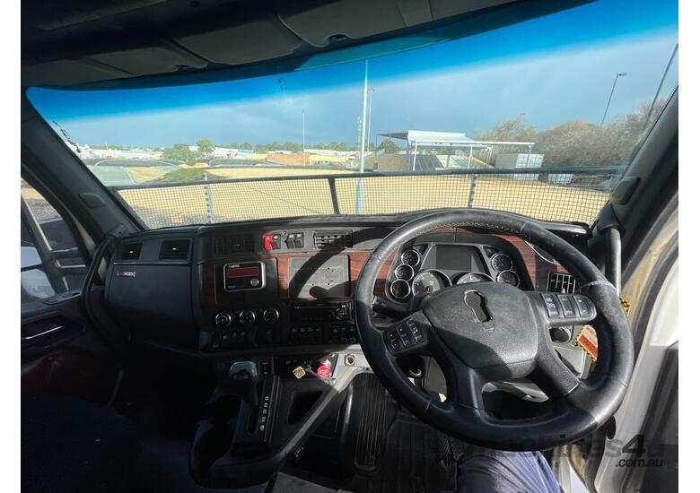 caption 2017 Kenworth T610SAR Prime Mover