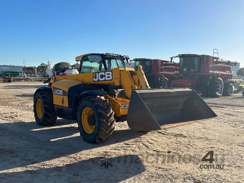 caption 2011 JCB 531-70 AGRI SUPER TELEHANDLER