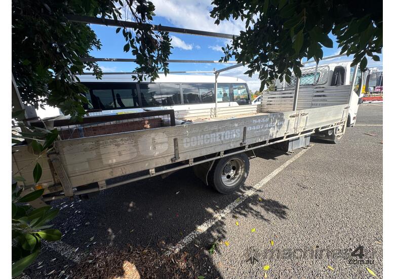 caption 2017 Isuzu NPR 75-190 Flat Bed Tray