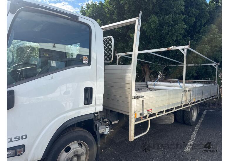 caption 2017 Isuzu NPR 75-190 Flat Bed Tray