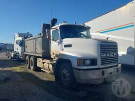 Mack CH - picture0' - Click to enlarge
