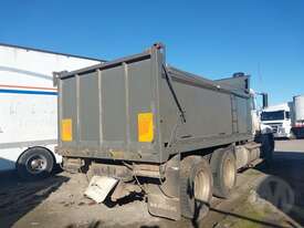 Mack CH - picture0' - Click to enlarge