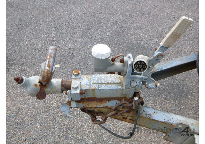 Kessner Dual axle trailer with compressor (Located in Darwin)