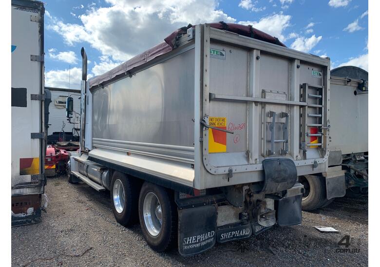 2021 Freightliner Coronado Tipper