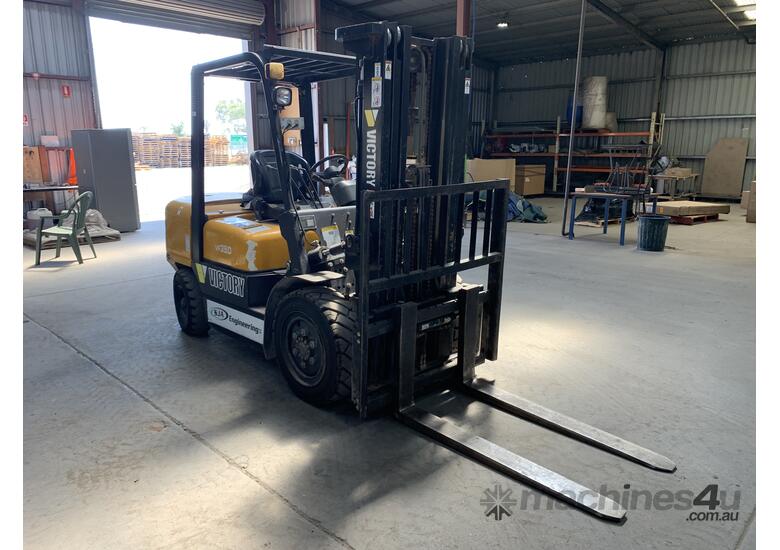 2017 Victory VF35D Diesel Forklift