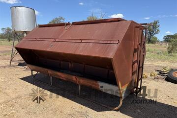 Large Cattle Feeder