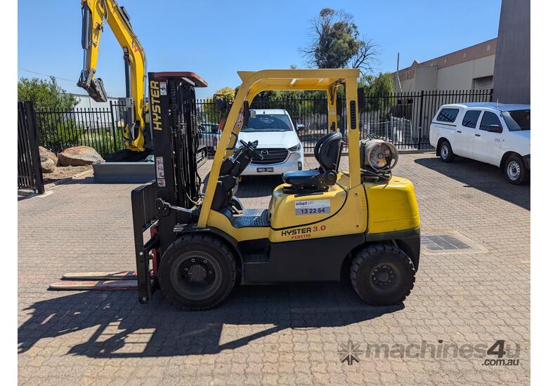 Hyster H3T Forklift image 2