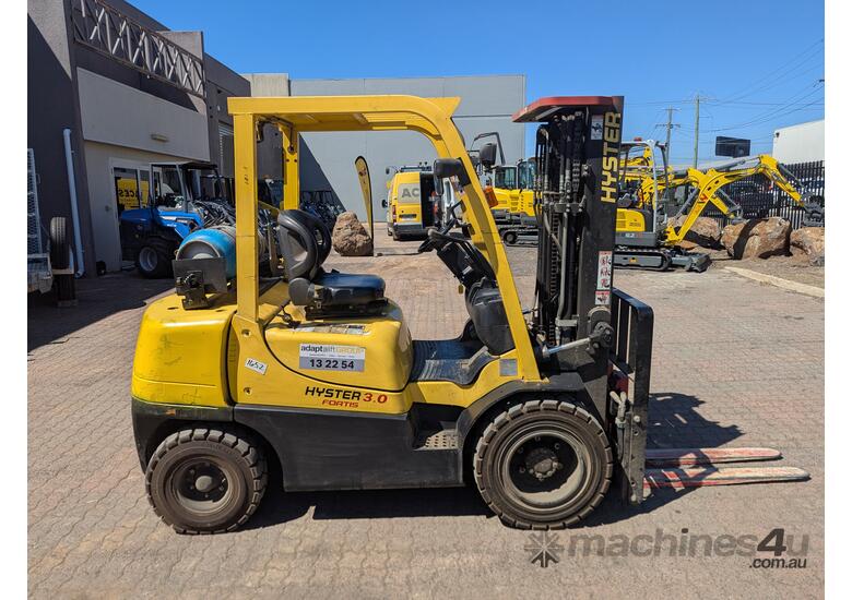 Hyster H3T Forklift image 6
