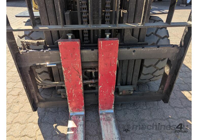 Hyster H3T Forklift image 9