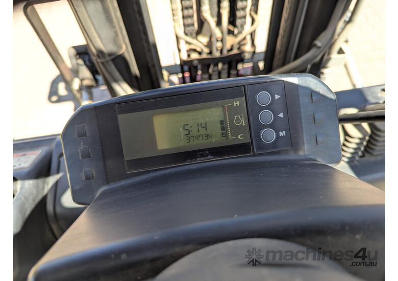 Hyster H3T Forklift image 13