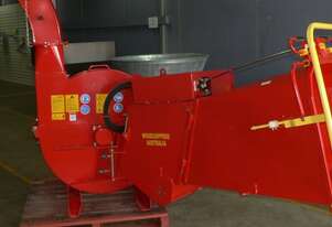 Never been used. In perfect condition. CH 260 Woodchipper, Hydraulic infeed chute, 10 inch chipper.