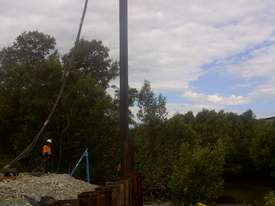 FAV 416 and 216 Vibratory Hammer - picture1' - Click to enlarge