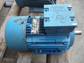 WESTERN ELECTRIC 2HP 3 PHASE ELECTRIC MOTOR/ 1440 - picture1' - Click to enlarge