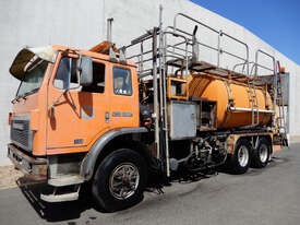 International Acco 2250D Water truck Truck - picture0' - Click to enlarge