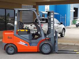 HELI 2500kg Diesel Forklift  - picture1' - Click to enlarge