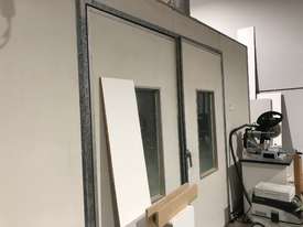 Spray Booth room 6.7m x 3.6m x 3.1m Height - picture1' - Click to enlarge
