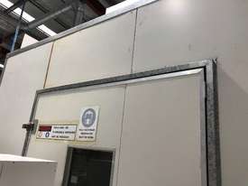 Spray Booth room 6.7m x 3.6m x 3.1m Height - picture2' - Click to enlarge
